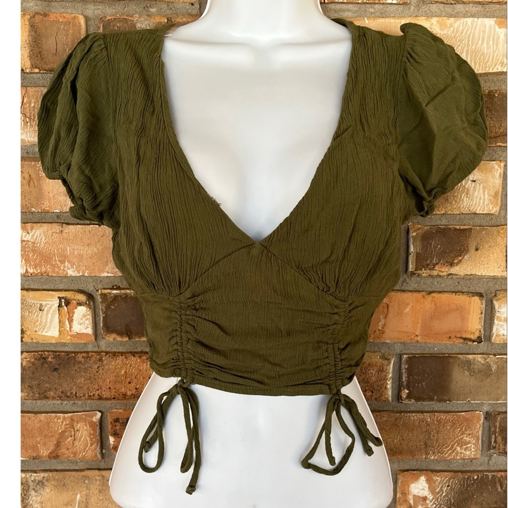 Forever 21 Women’s Olive Green Short Sleeves V-Neck Crop Top Size Small
